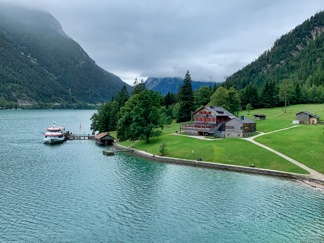 Lakeside House Escape
